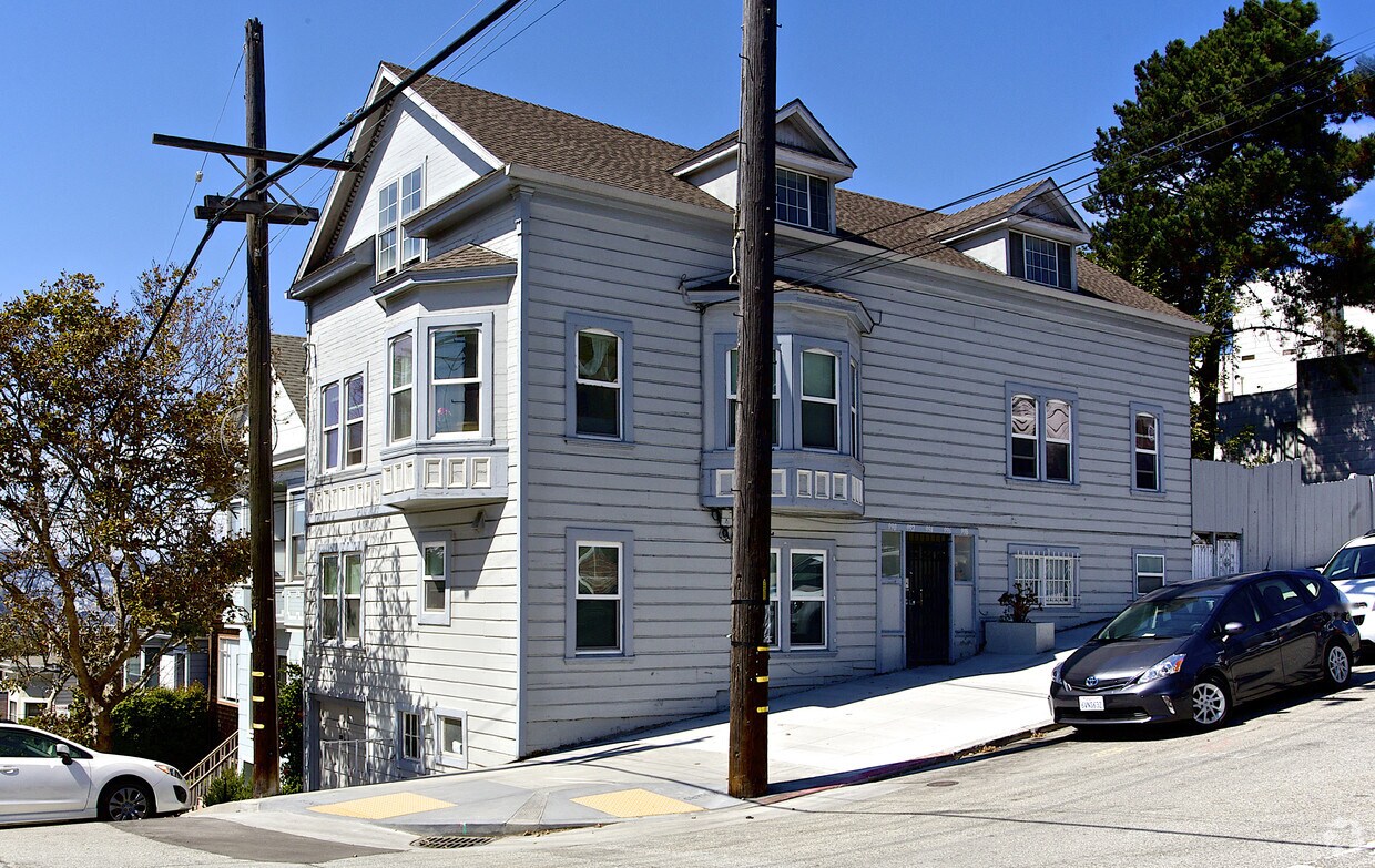 Primary Photo - 990-996 De Haro St