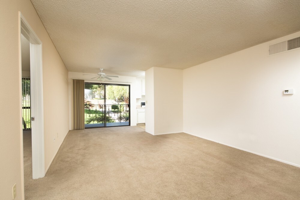 Foto principal - 6302 Rancho Mission Rd
