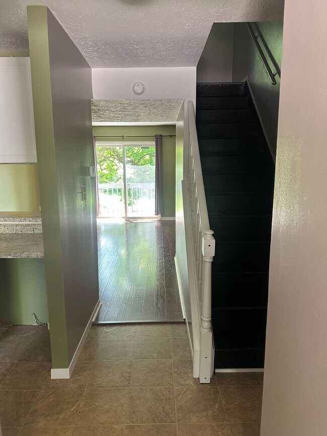 Foto del edificio - 562 E Graham Pl