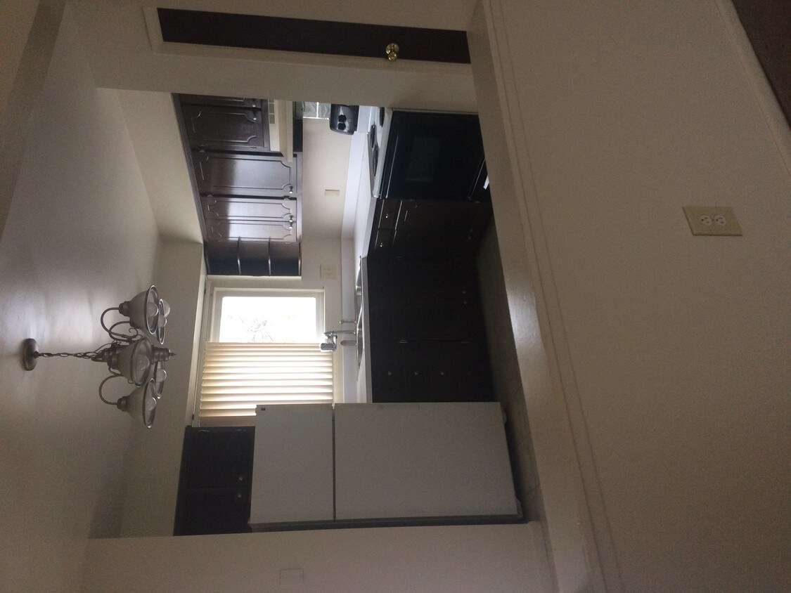 Foto principal - 3201 Stonegate Dr