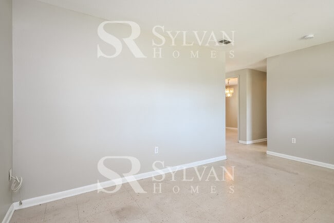 Foto del edificio - The living is easy in this 3 bedroom, 1 ba...