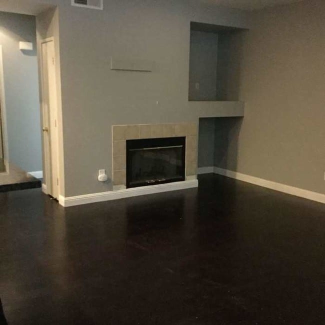 Building Photo - Move In Special- $500 off 1st months rent !!!