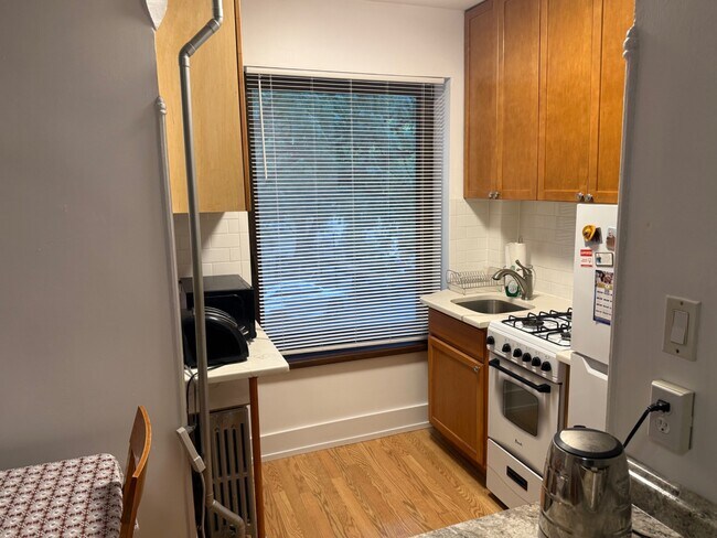 Foto del edificio - 2157 Bleecker St