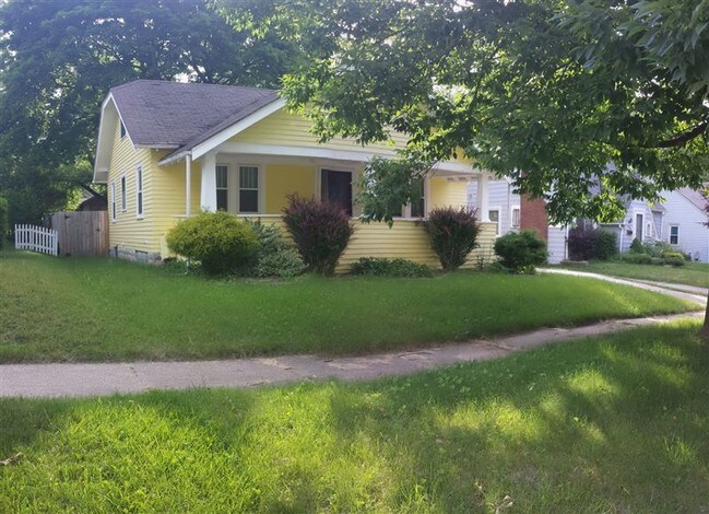 Building Photo - 3 br, 1 bath House - 730 Frank St