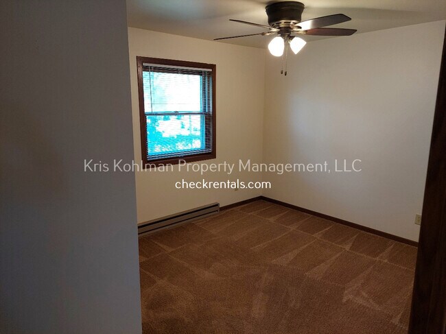 Building Photo - 1265 S Forest Ln