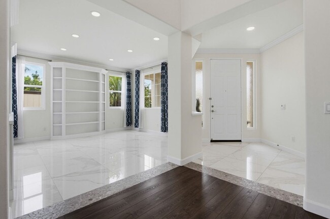 Building Photo - 3239 Canyon View Dr