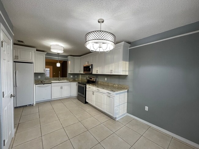 Building Photo - Beautiful 3 Bedroom Home in Fort Walton Beach