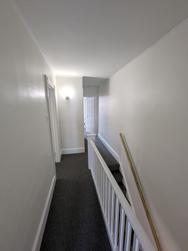 Foto del edificio - Front-Porch Row - Mayfair SECTION 8 VOUCHE...