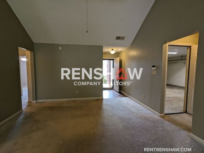 Building Photo - Gorgeous - 3 Bed, 2 Bath - Off Mullins Sta...