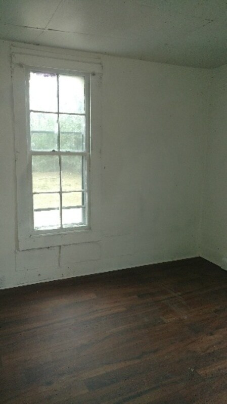 Building Photo - 1001 Vance St E