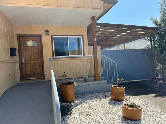 Building Photo - 6104 Bernhard Ave