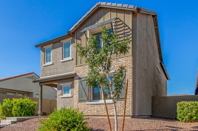 Building Photo - 15138 W Hadley St