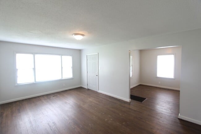 Foto del edificio - New On The Market! Totally Renovated! Chec...