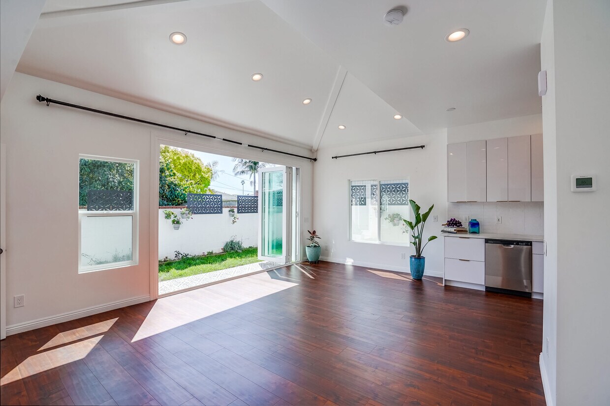 Photo - 9427-9422 S 4th Ave (Inglewood, CA)