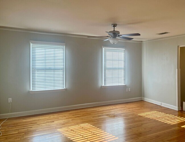 Foto del edificio - Great location in Garden District seconds ...