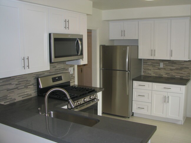 Building Photo - 1430 Amherst Ave