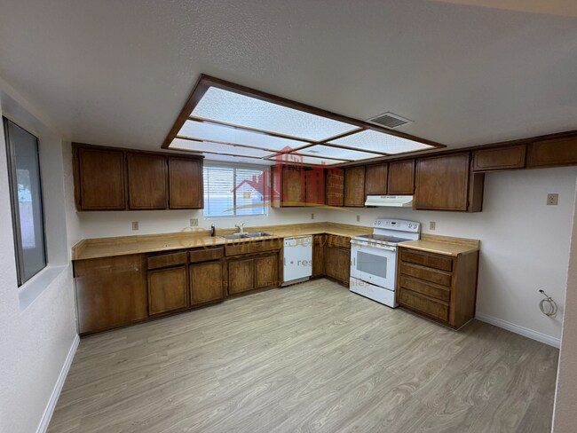 Foto del edificio - 4000 Airway Ave