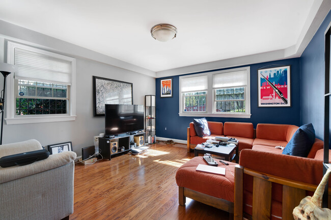 Building Photo - 301 Whittier St NW