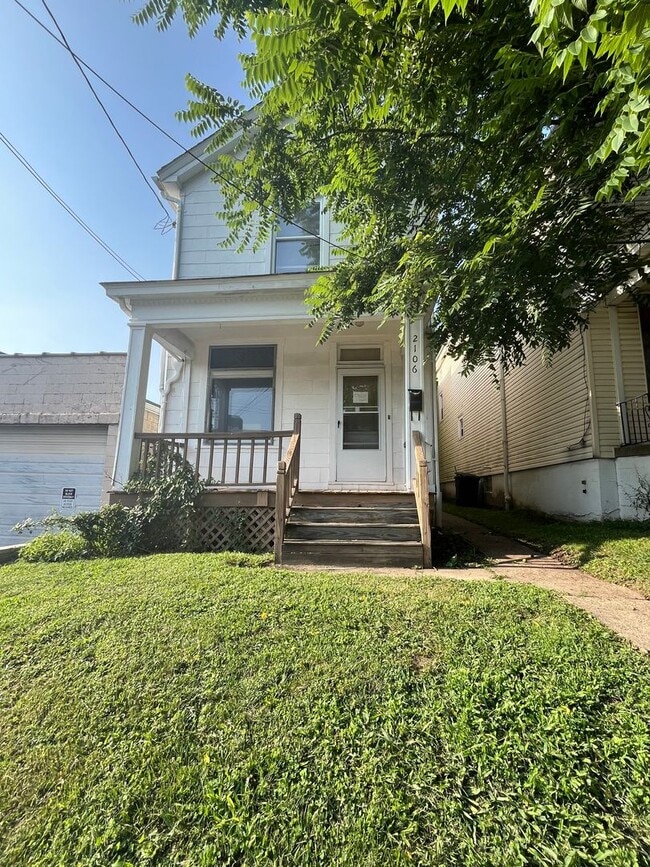 Building Photo - 2106 Lawn Ave