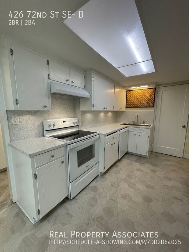 Building Photo - Beverly Lake 2 Bed, 1.5 Bath, Available NOW!