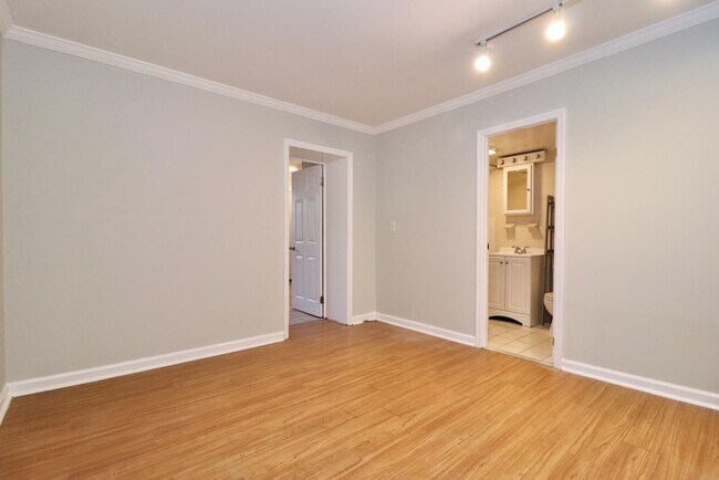 Building Photo - 165 Grand St