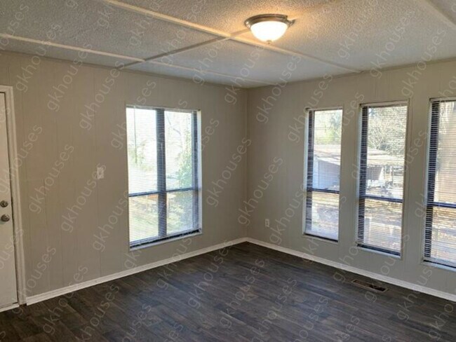 Building Photo - 1019 Doris Dr