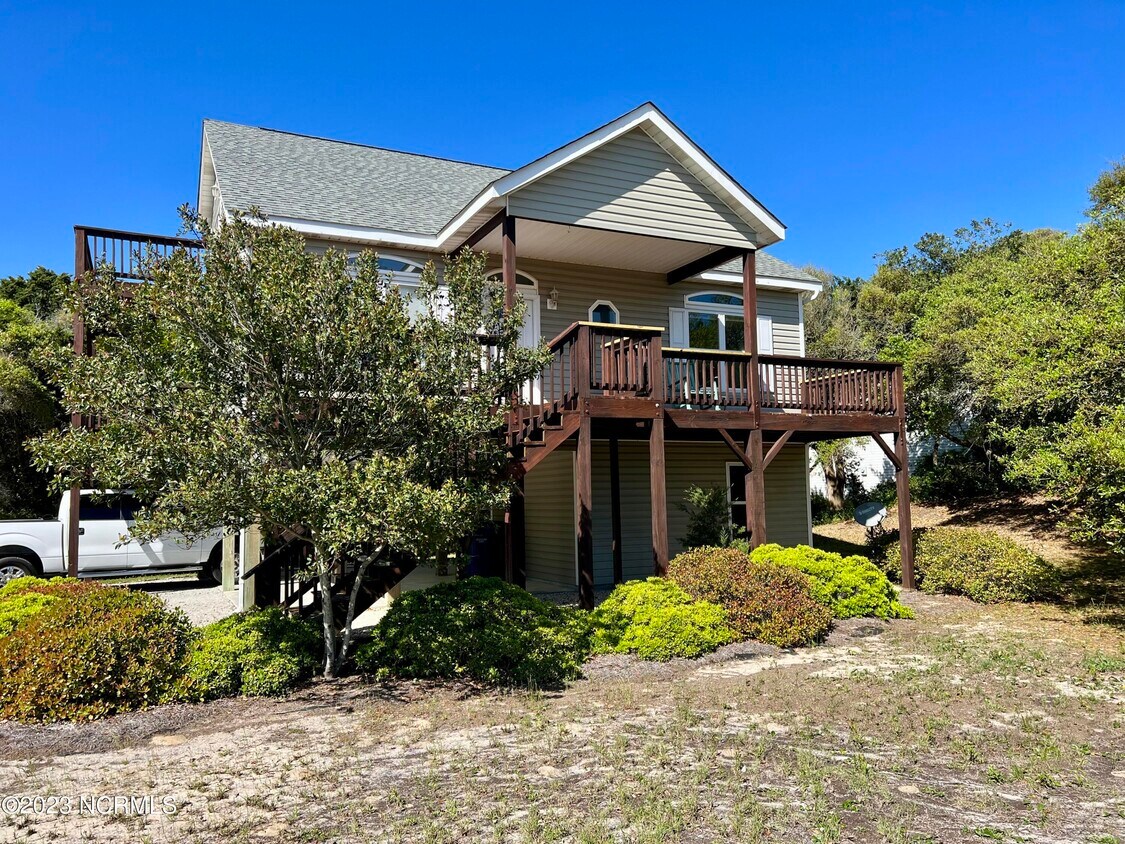 Primary Photo - 200 E Landing Dr