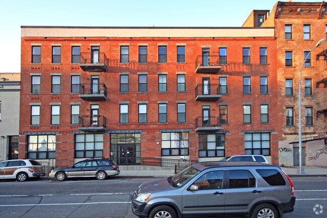 Building Photo - 618-626 Dean St