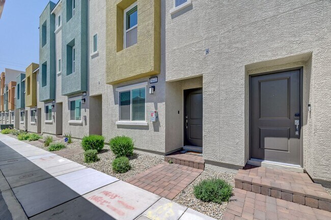 Foto del edificio - Cozy 3 story Townhome!