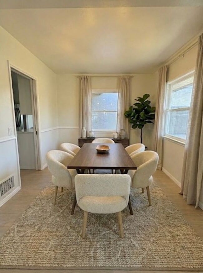 Building Photo - 3Bd House w/ HUGE Yard + RV Parking + New Appliances!