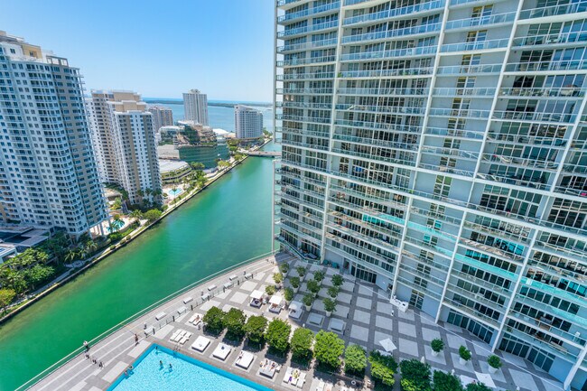 Foto del edificio - 475 Brickell Ave