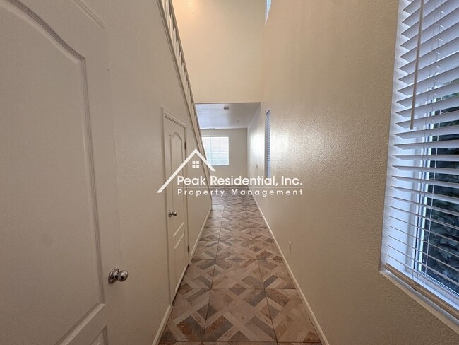 Building Photo - Updated 3bd/2ba Lincoln House