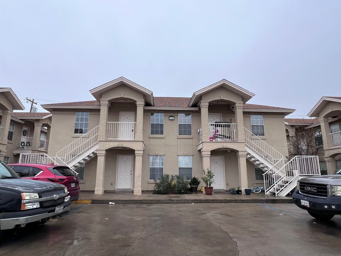 507 Shiloh Dr Unit 11, Laredo, TX 78045 Room for Rent in Laredo, TX