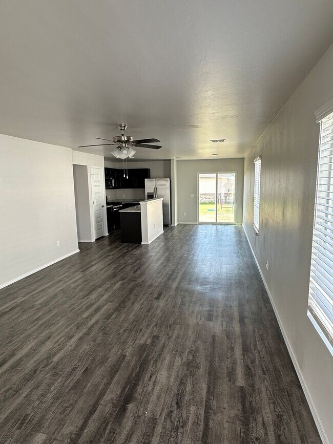 Foto del edificio - *Pre-leasing* NEWER Three Bedroom | Two Ba...