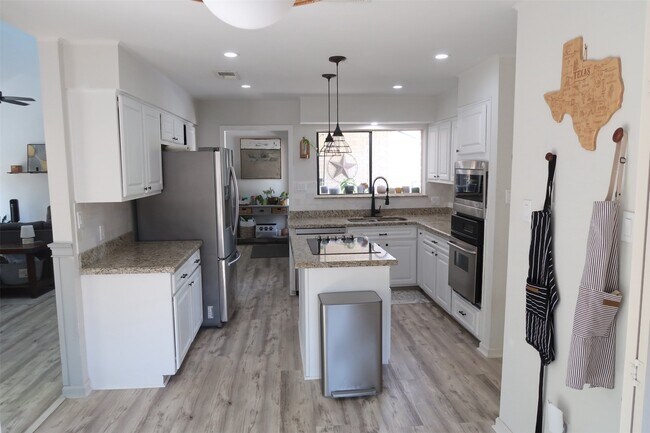 Foto del edificio - 12800 Briar Forest Dr