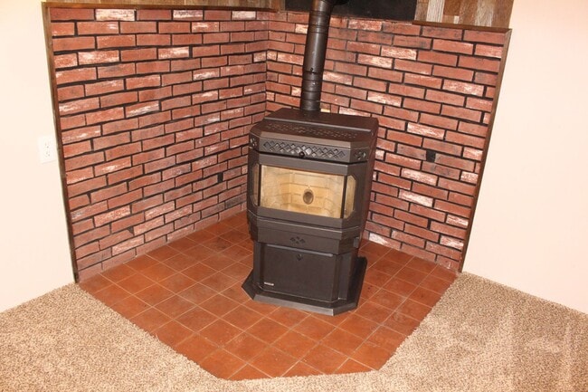 Building Photo - Dog Friendly 4 Bedroom - Billings West End