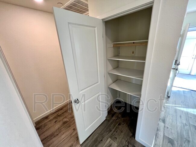 Foto del edificio - 4360 White Ash Ln