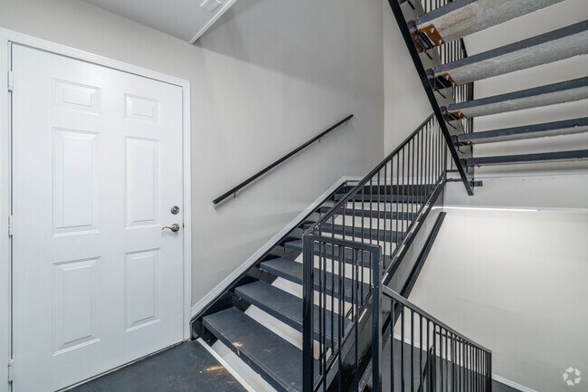 Hueco de escalera - McGowan Flats