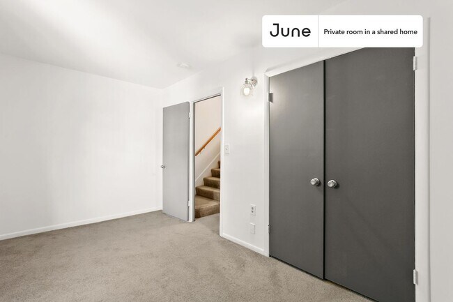 Foto del edificio - Room in Shared 5 bed/3 bath home