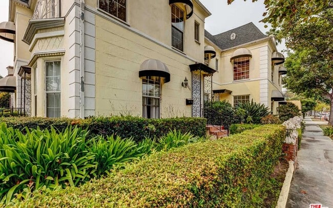 Foto del edificio - 201 S Doheny Dr