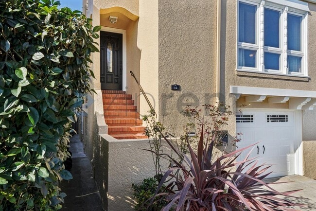 Building Photo - 16 Dunsmuir St