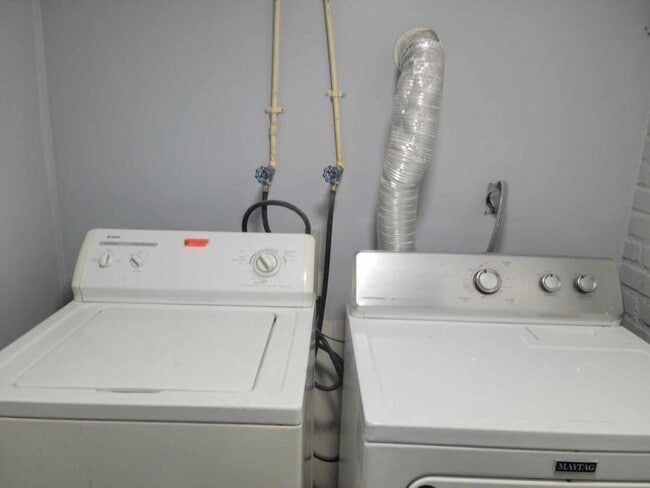 Building Photo - 3346 Clay St NE