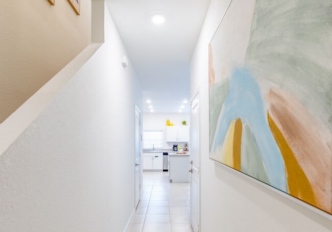 Building Photo - 1156 SW 6th Ct