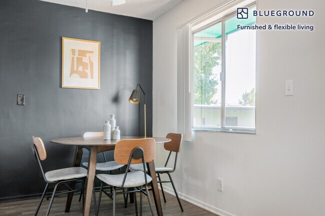 Foto del edificio - 4301 W Kling St