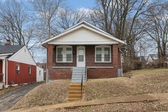 Building Photo - 3807 Manola Ave