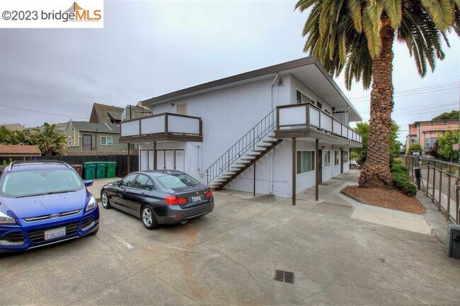 Foto del edificio - 1745 Chase St
