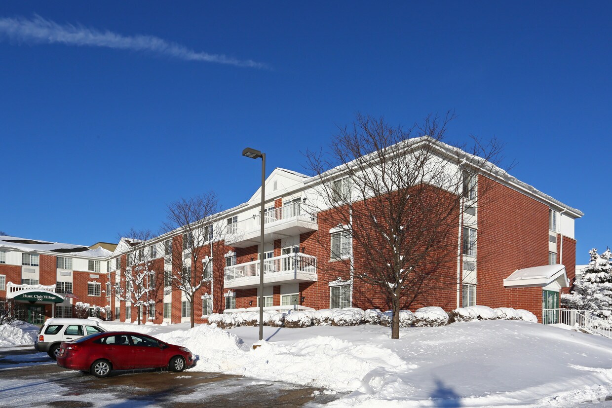 Hunt Club Village Apartments Saint Charles, IL