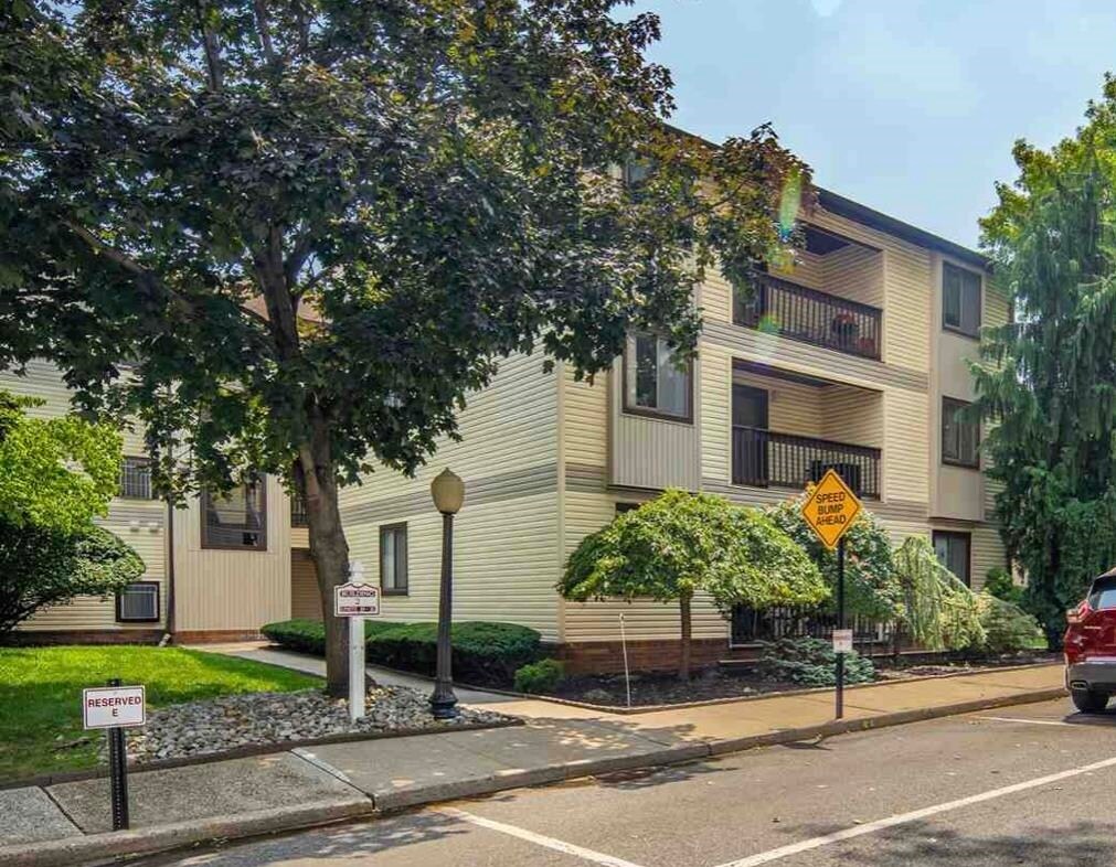 21 Green Valley Ct, Secaucus, NJ 07094 Condo for Rent in Secaucus, NJ