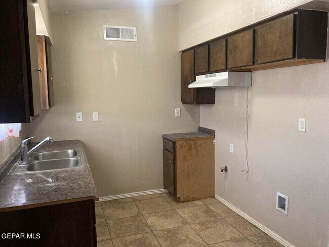 Foto del edificio - 5820 Blackhawk Dr