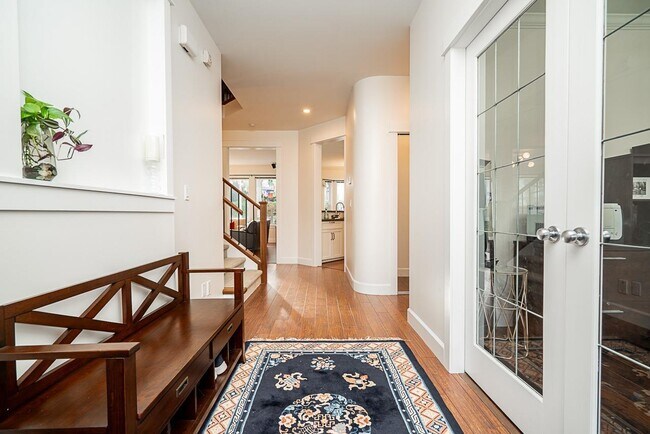 Photo du bâtiment - 20876-2083B 83b Ave